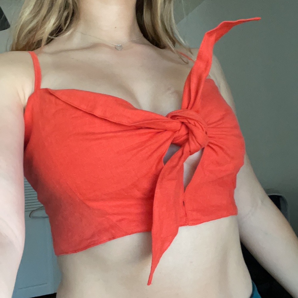 SUPER CUTE RED TIED TOP